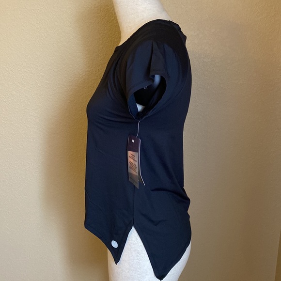 Black Performance Active Top - Picture 13 of 15